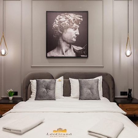 Leogrand Apartments On Svobody Avenue 43 Leopoli Esterno foto