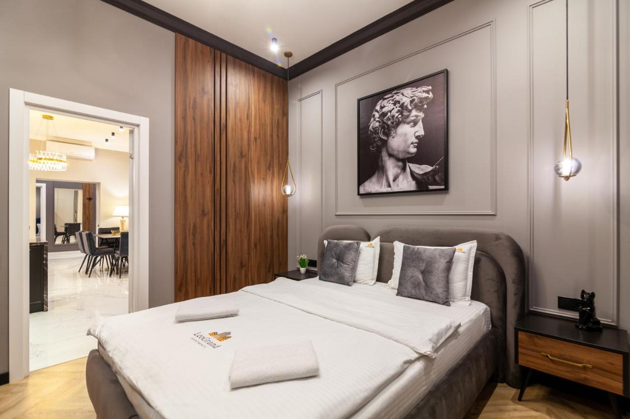 Leogrand Apartments On Svobody Avenue 43 Leopoli Esterno foto